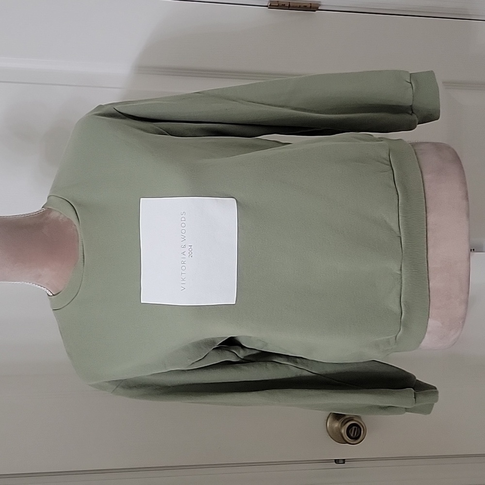 Viktoria & Woods Size 0 (US Size 2) Sage Green Sweatshirt Gently Used Condition.